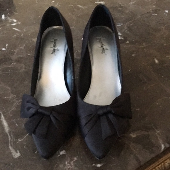 Black Nancy Heels. Size 8.5, by Jacqueline Ferrar - Picture 1 of 4